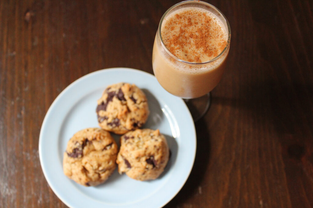 Egg nog with Chocolate chip cookies